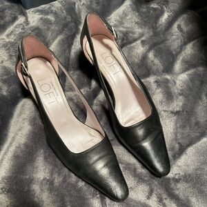 Anne Taylor LOFT. Sophisticated leather pumps 2” heels